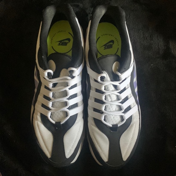 🔥 END OF SUMMER SALE PRICE $40🔥 Nike AirMax VG-R - Picture 3 of 5